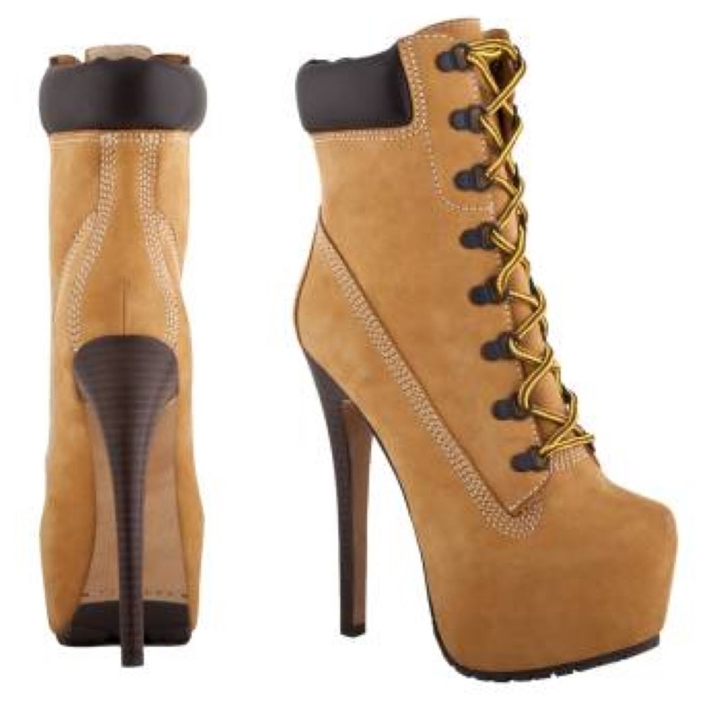Neutral “Timberland style” boot with heel